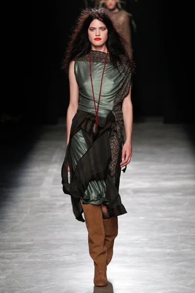 Look 18